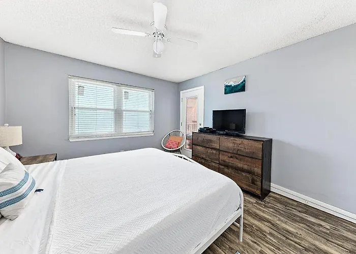 Harbor House Unit 25b *