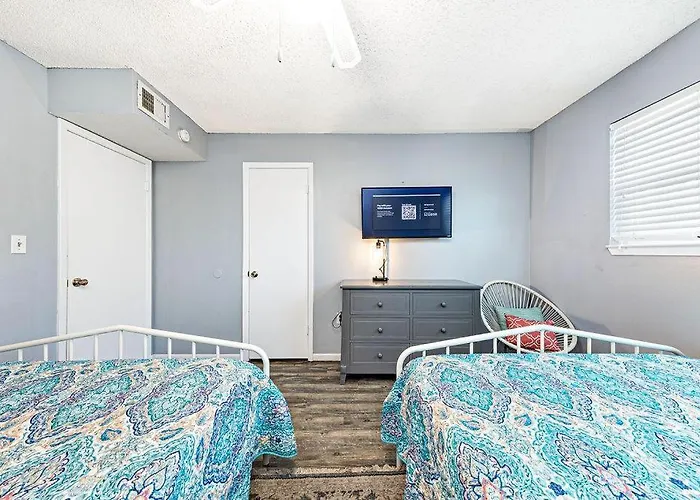 Harbor House Unit 25b *